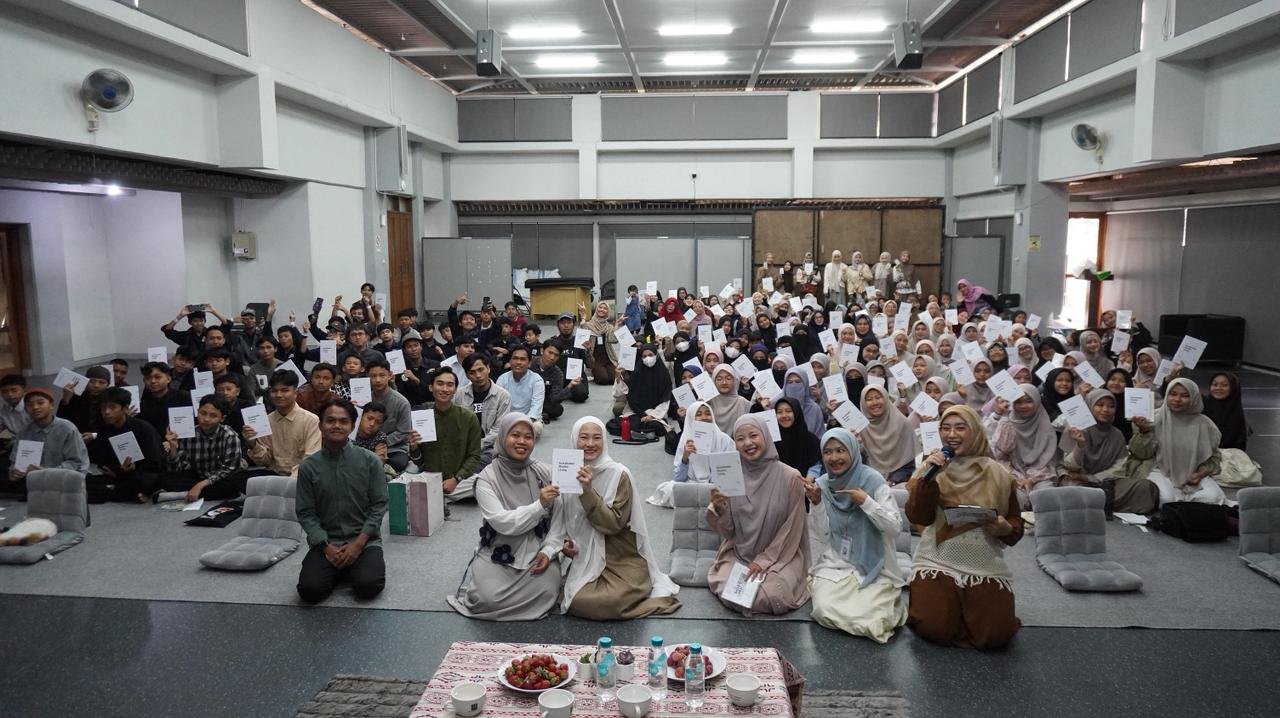 IBS Foundation Salurkan Zakat untuk 45 Santri Tunagrahita Kampoeng Qur’an Cendekia dalam SMILE Fest 2026