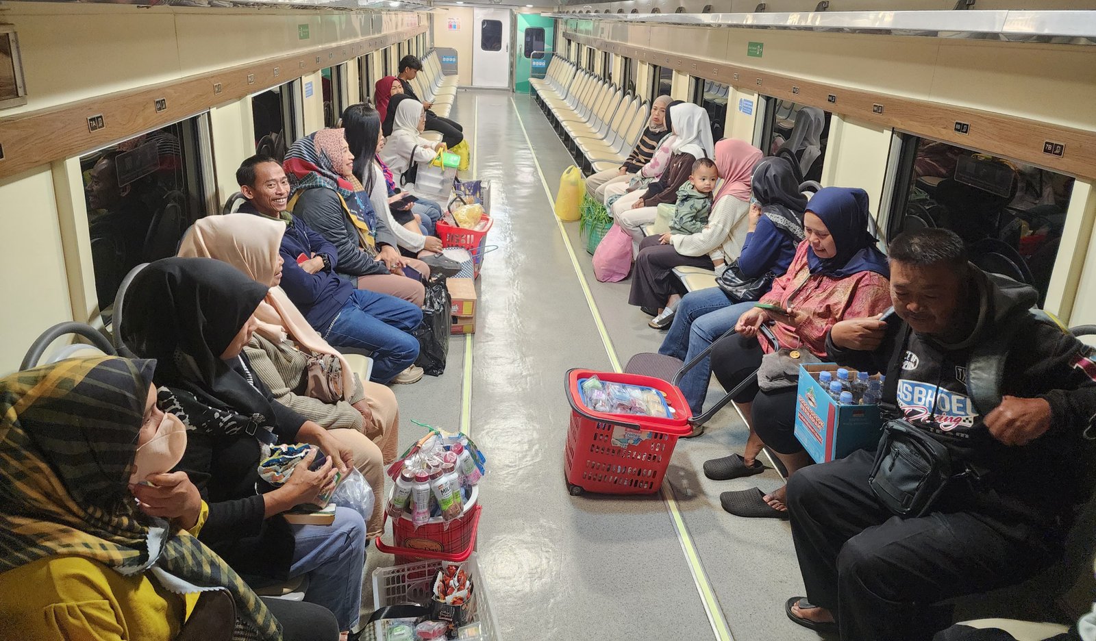 Jadi Kereta Ekonomi Rakyat, Cikuray Laris Manis, Penumpangnya Luber, KAI Sebut Jumlahnya