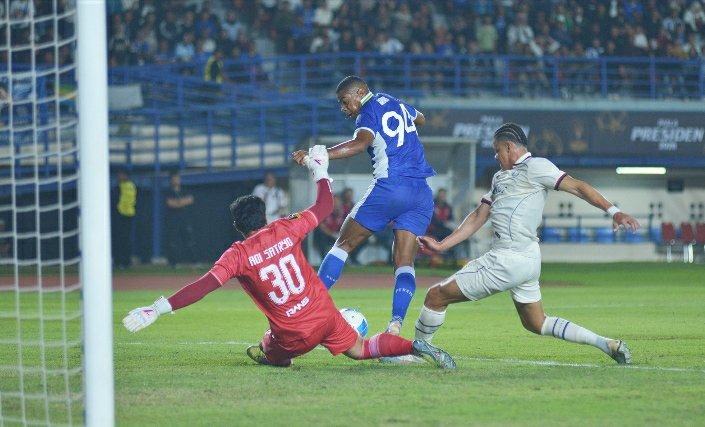Persib Bungkam Arema di Babak Pertama, Barros Jadi Pembeda pada Debut Igor Tolic