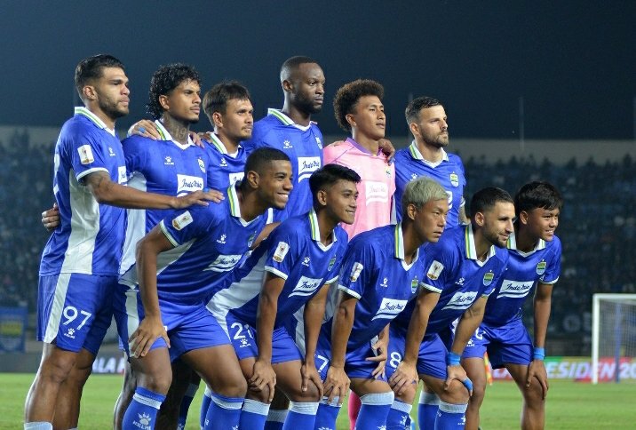 SORE INI Persib vs Persija Siap Berduel, Pertaruhan Harga Diri, Adu Taktik, dan Tiket Final!