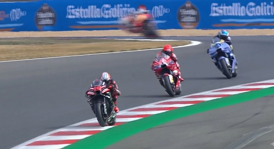 Jorge Martin Menggila di Silverstone! Aprilia Sapu Bersih Podium Sprint MotoGP Inggris 2026