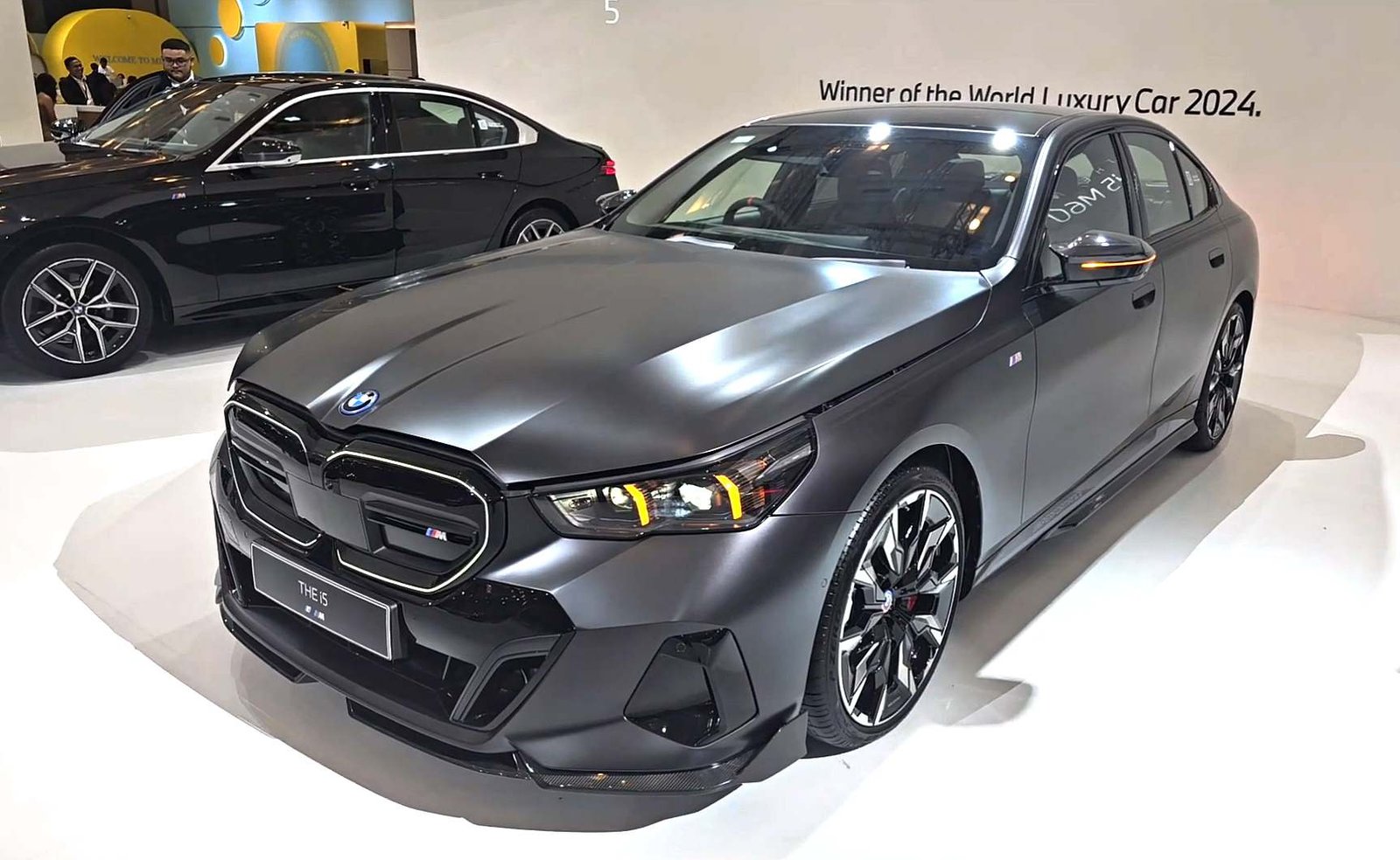 BMW i5 M60 xDrive: Sedan Listrik Rp2,83 Miliar yang Bisa Melaju 0-100 Km/Jam dalam 3,8 Detik