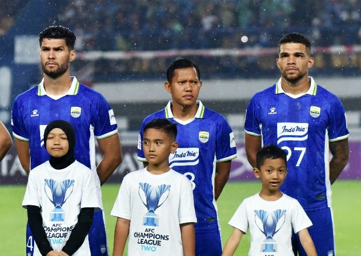 KABAR GEMBIRA Persib Buka Pintu bagi Bobotoh Cilik, Bisa Masuk Tunnel dan Dampingi Maung Bandung Lawan PSM