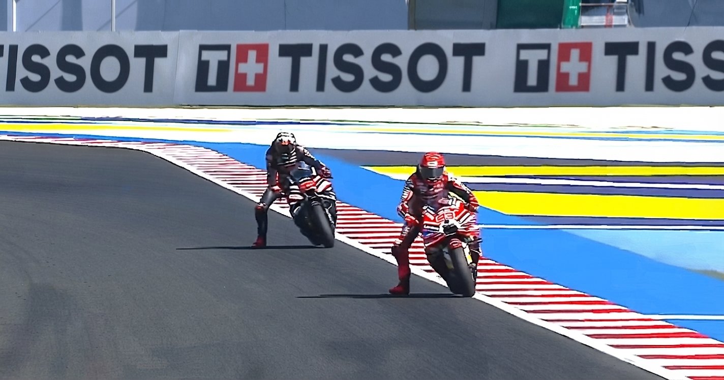 Bezzecchi Crash, Marc Marquez Rebut Kemenangan MotoGP San Marino 2026