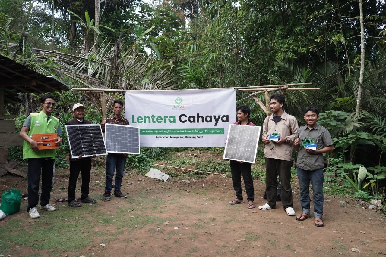 Tak Lagi Bergantung Listrik Tetangga, Warga Bojongsalam Kini Punya Lampu Tenaga Surya