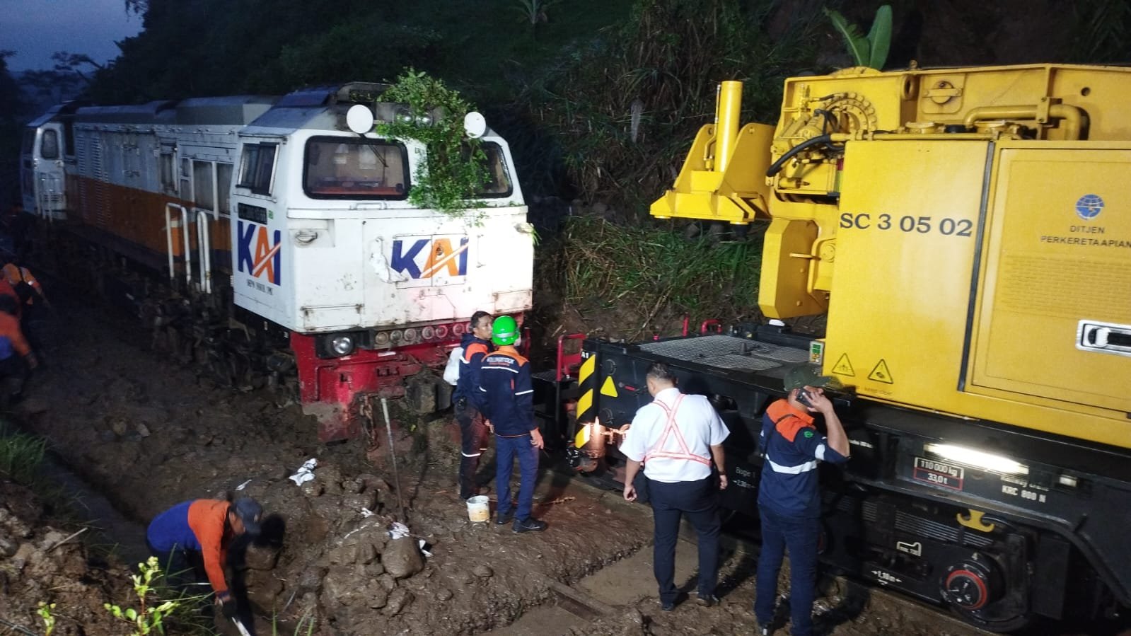 Longsor di Sasaksaat Bikin Beberapa Perjalanan Kereta Mandek dan Batal, Rute Mana Saja? KAI Kasih Penjelasan