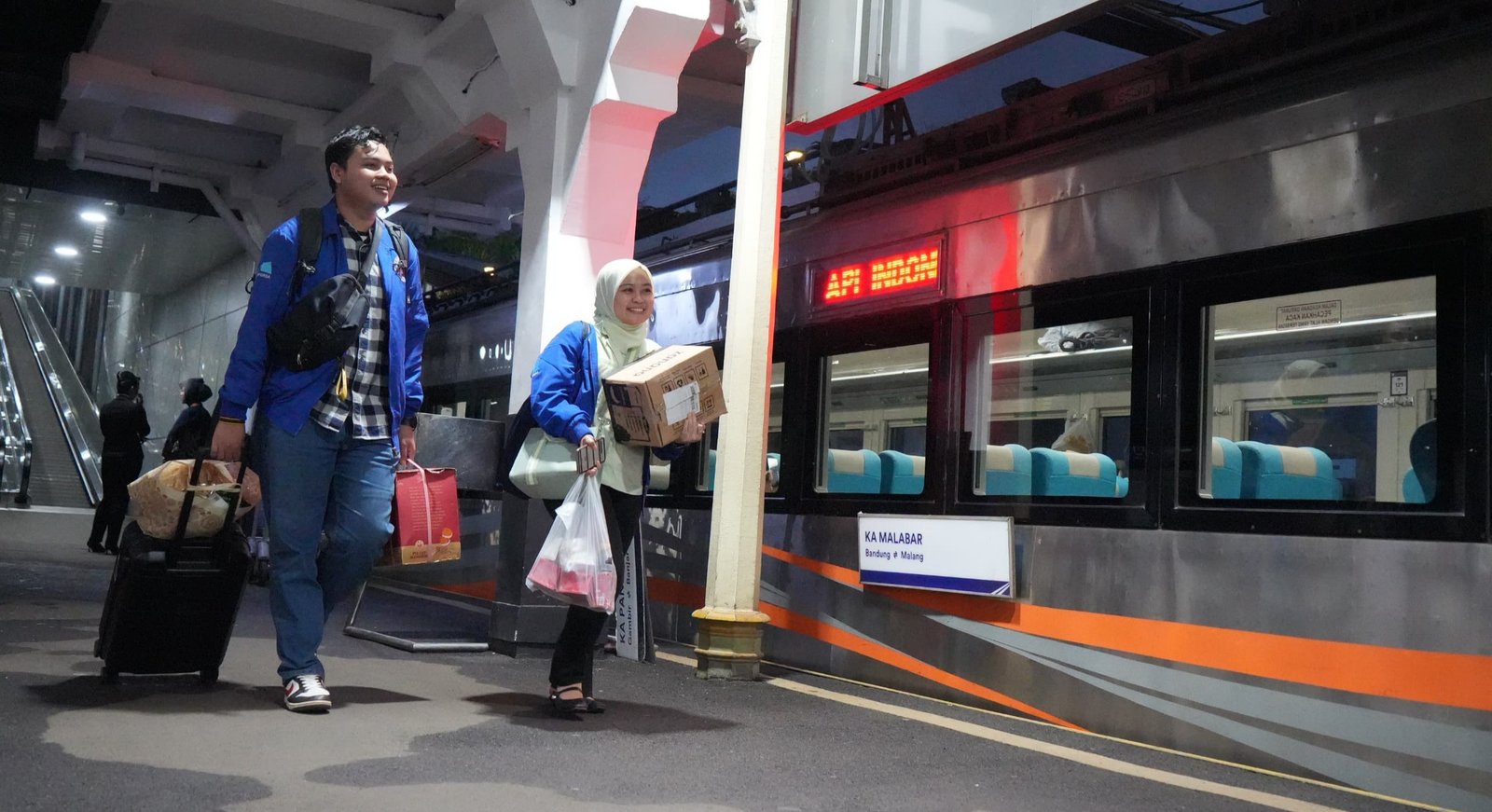 Mau Libur Sekolah? Tiket Kereta Ekonomi Komersial Lebih Murah, KAI Kasih Paham
