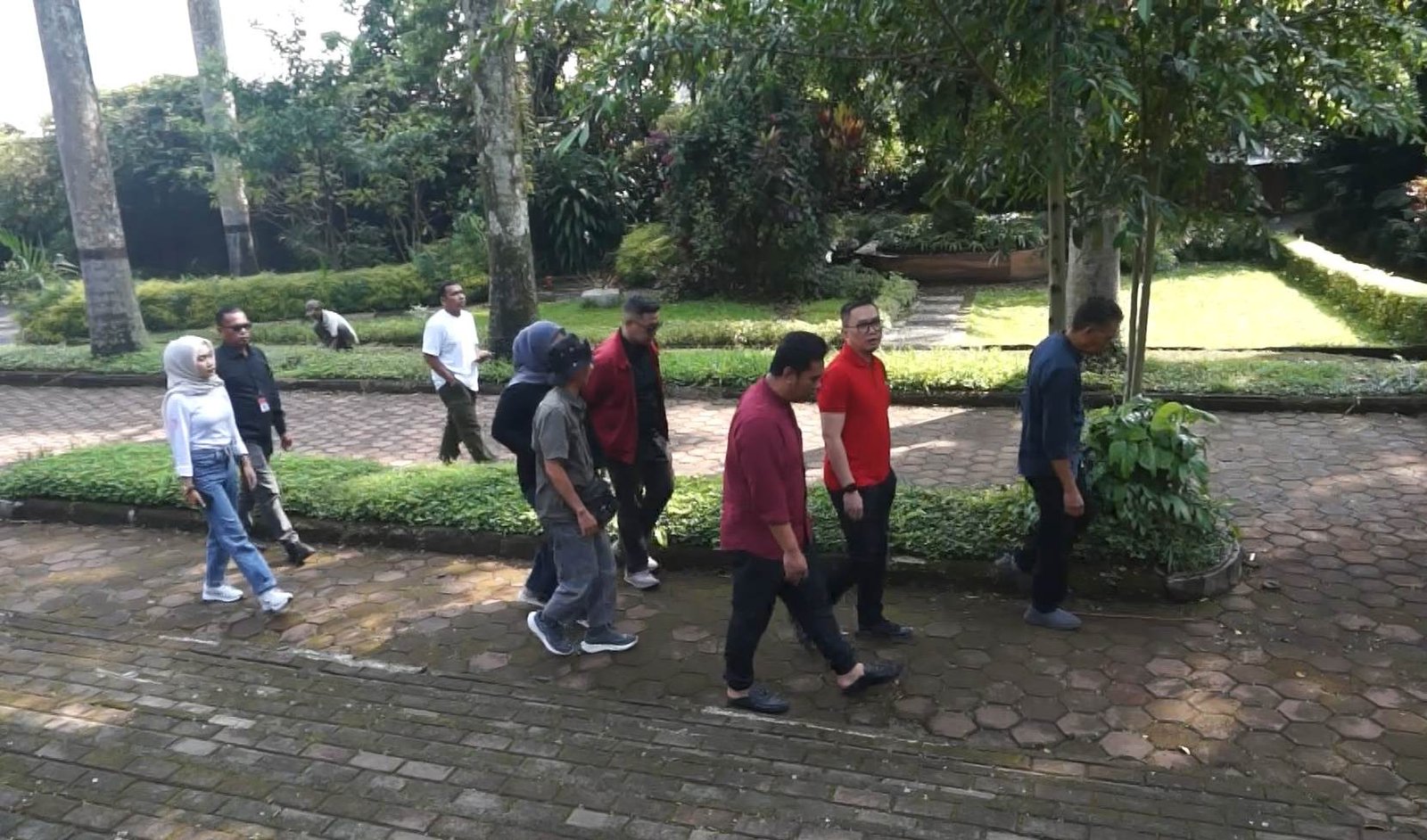 PDIP Jawa Barat Salurkan Bantuan ke Bandung Zoo, Ini Harapan Besar untuk Nasib Satwa dan Karyawan