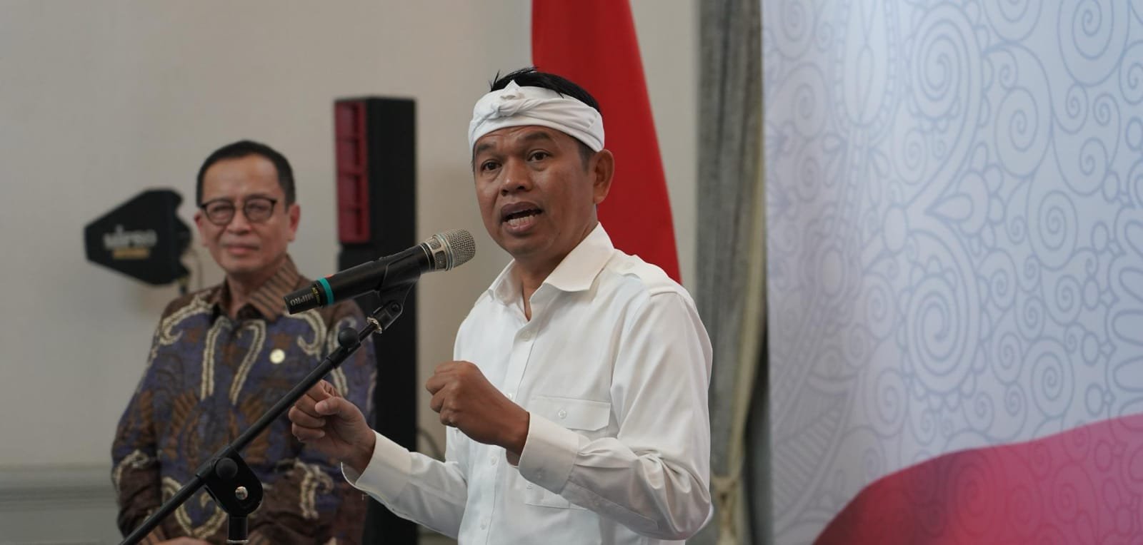 Darwisman: Juru Mudi Baru OJK Jabar, Ini Permintaan Dedi Mulyadi: Harus Garang Berantas Pinjol Ilegal