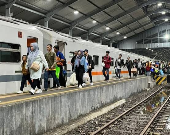 KAI: Kereta PSO Kian Jadi Favorit, Volume Penumpangnya Terus Membludak, Commuter Line Terlaris