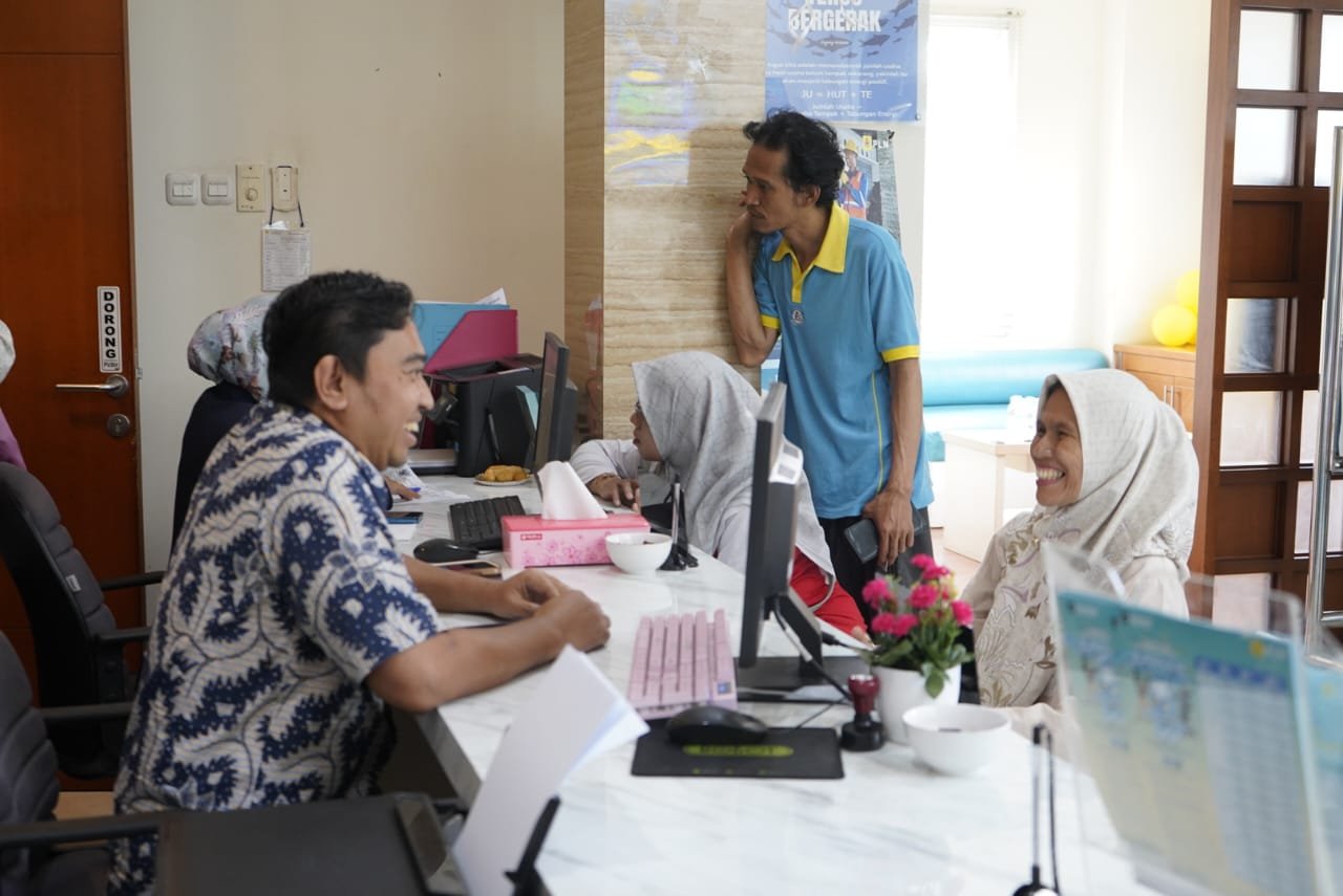 Hari Pelanggan Nasional: Ketika Nakhoda PLN Tatar Pasundan Layani Pelanggannya