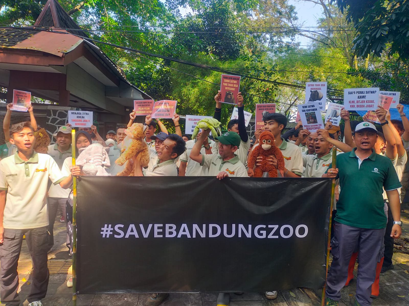 Desak Kementrian Kehutanan, Pekerja Ingin Satwa Terawat Lebih Baik