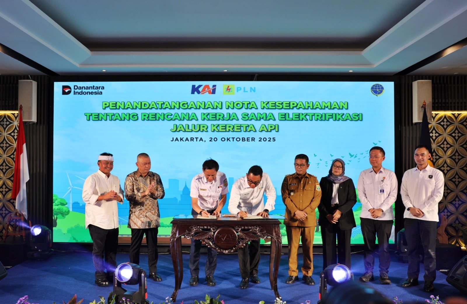 Ketika KAI- PLN Kolaborasi: Garap Proyek Elektrifikasi Kereta, Sumber Dana Non-APBN Lho, Apa Kata Menhub