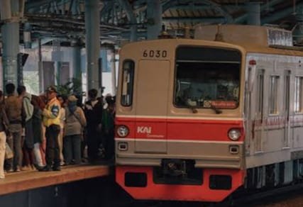 Seberapa Efisien Jika Elektrifikasi Kereta Bergulir? Ini Kata Bos PLN