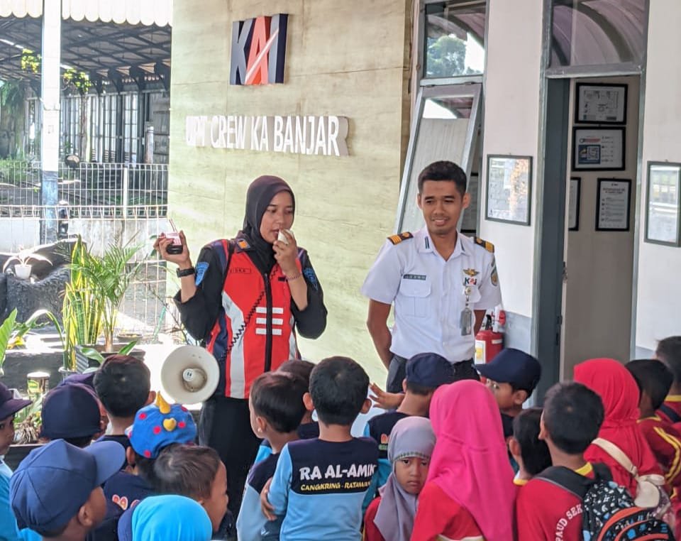 Masih Banyak Pengguna Jalan yang Terabas Perlintasan Sebidang, KAI Ultimatum: Ada Sanksinya, Bentuknya?