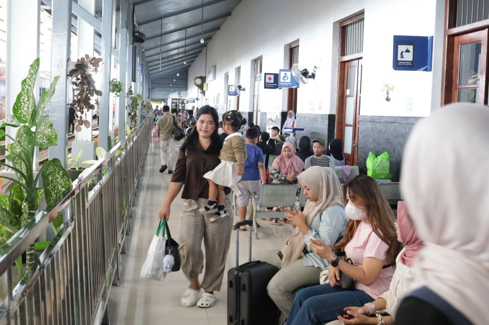 Masa Angkutan Idul Fitri: Penumpang Commuter Line Makin Tumplek, Jumlahnya Berapa Banyak? Ini Jawaban KCI